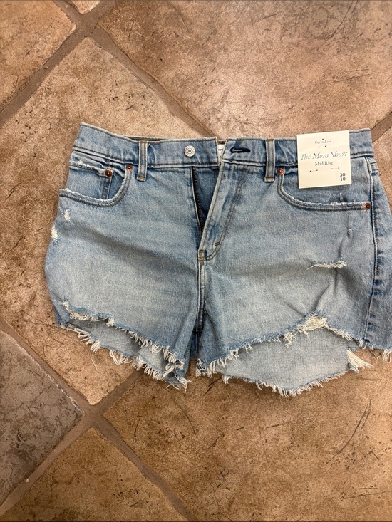 Abercrombie & Fitch Pants - Curvy Love High Rise Mom Denim Shorts - Light Blue . Abercrombie and Fitch